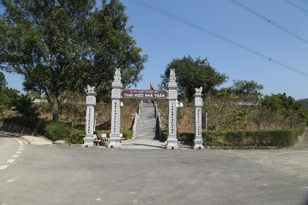 THÁI MIẾU NHÀ TRẦN